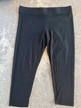 Soma Black Capri Lightweight Leggings